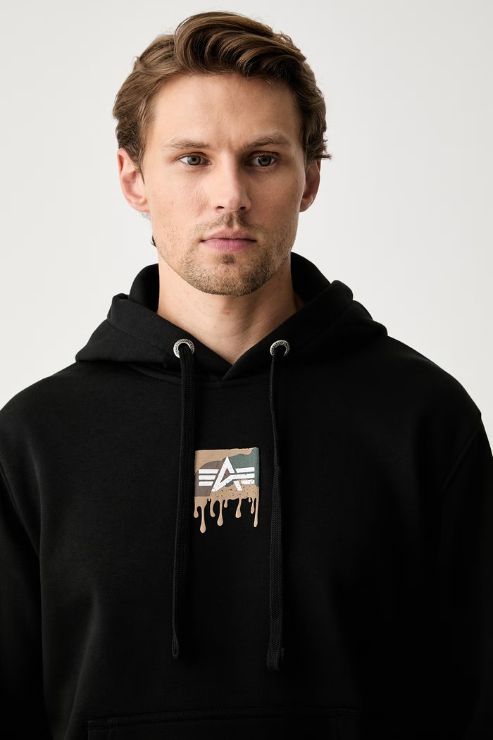 Alpha Industries bluza z kapturem męska z bawełną Dripping Camo Print czarny 268338