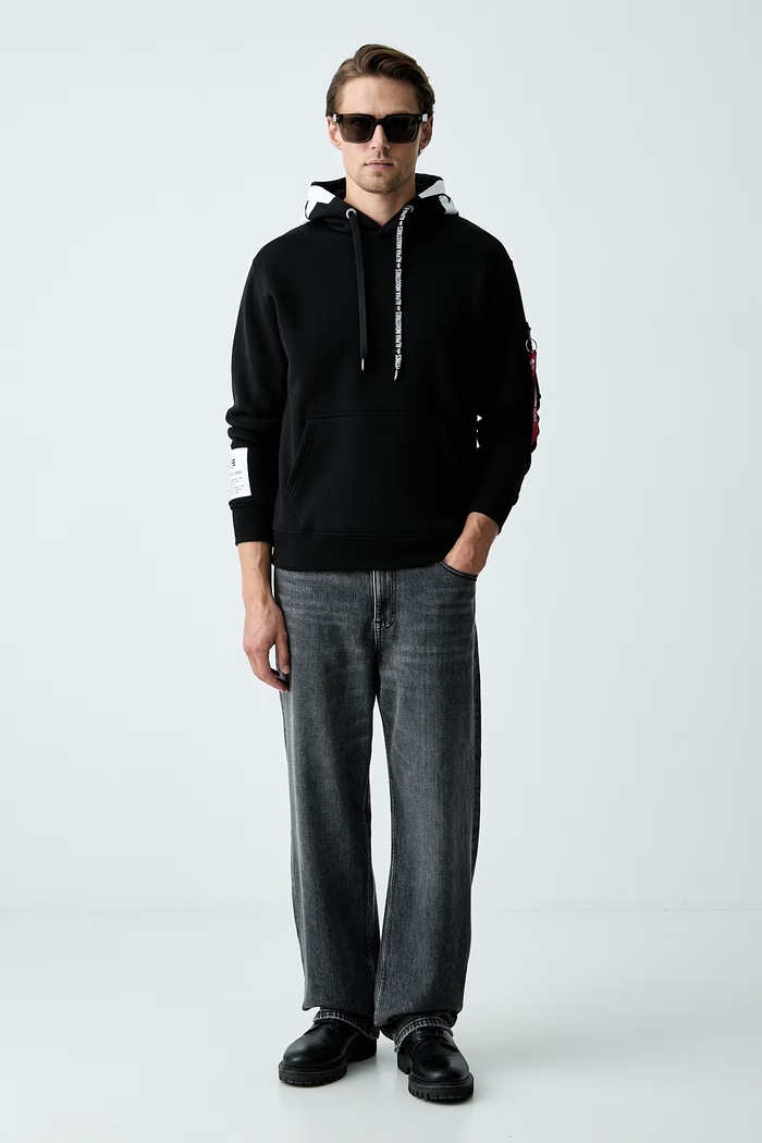 Alpha Industries μπλούζα με κουκούλα ανδρική με βαμβάκι 126803 μαύρο AW26