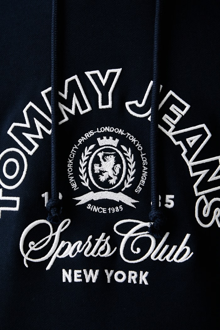 Tommy Jeans dukserica sa kapuljačom za muškarce od pamuka DM0DM23153 mornarsko plava