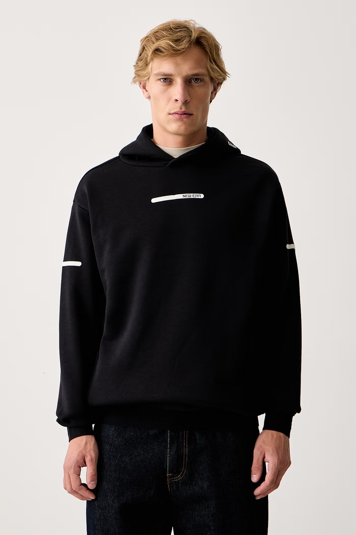 New Era Bluza z kapturem z bawełną czarny 60897377