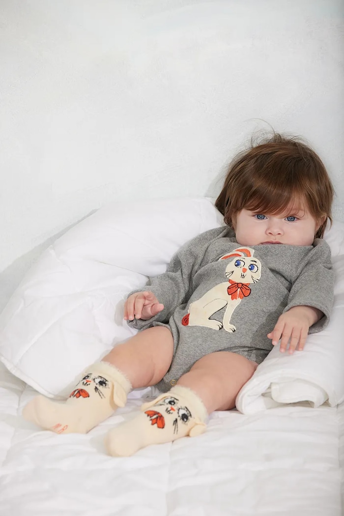 Body dziecięce bawełniane z elastanem Rabbits Mini Rodini szary 26740104
