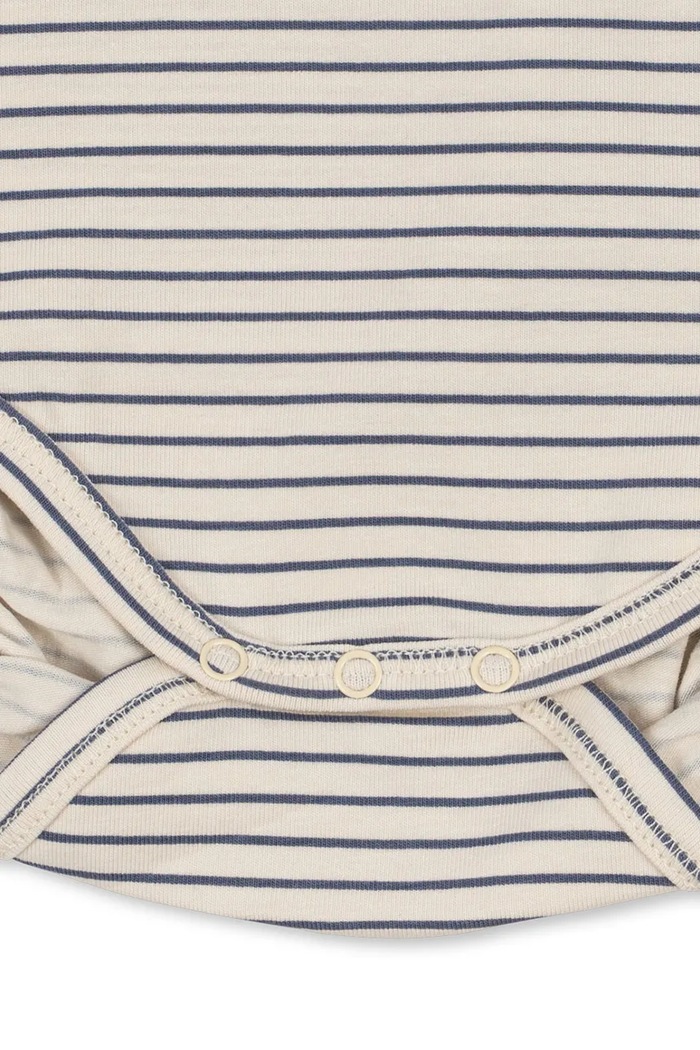 Body niemowlęce bawełniane z elastanem BASIC LS NEWBORN BODY GOTS Konges Sløjd biały KS105897.9BY2