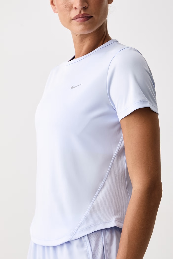 T-shirt do biegania damski Swift Dri-FIT UV Nike HQ0503.133 beżowy
