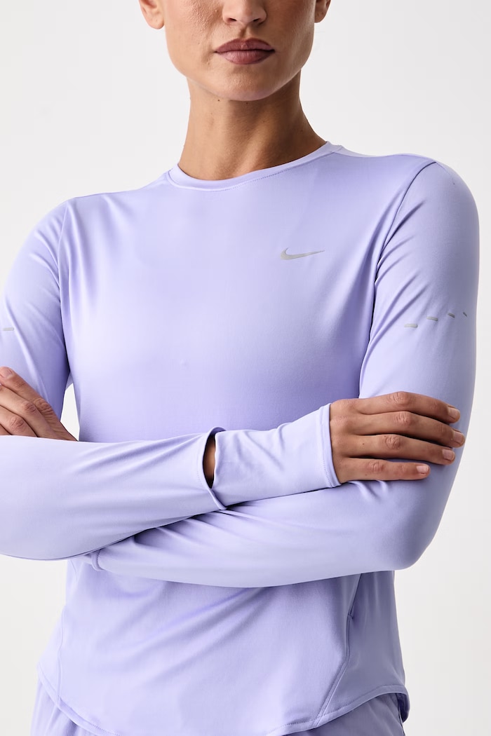 Longsleeve sportowy damski Swift Dri-FIT UV Nike HQ0503.580 fioletowy