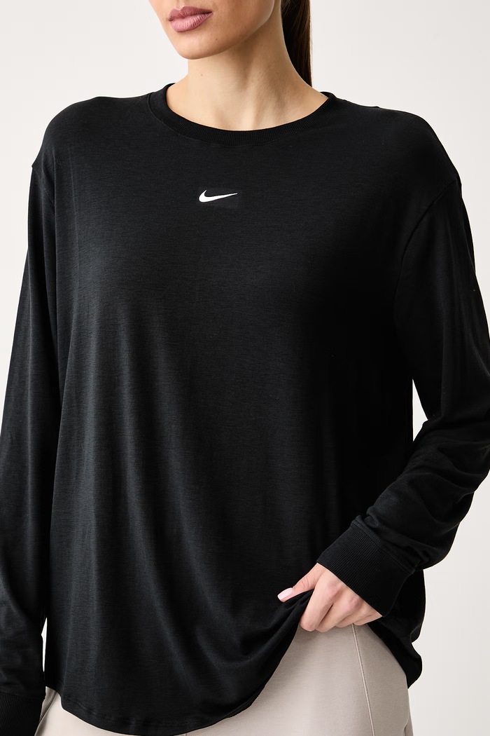 Longsleeve treningowy damski Nike One Relaxed Dri-FIT Nike FN2817.011 czarny