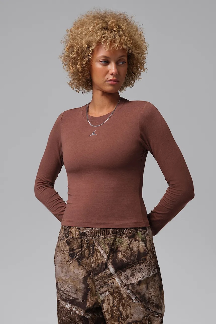 Jordan Longsleeve damski z bawełną Brooklyn Essentials brązowy IM7353.265