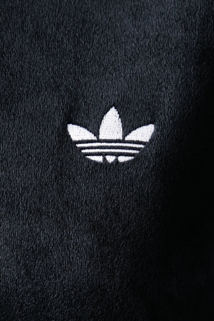 Longsleeve damski welurowy Essentials Velour adidas Originals czarny KQ9257