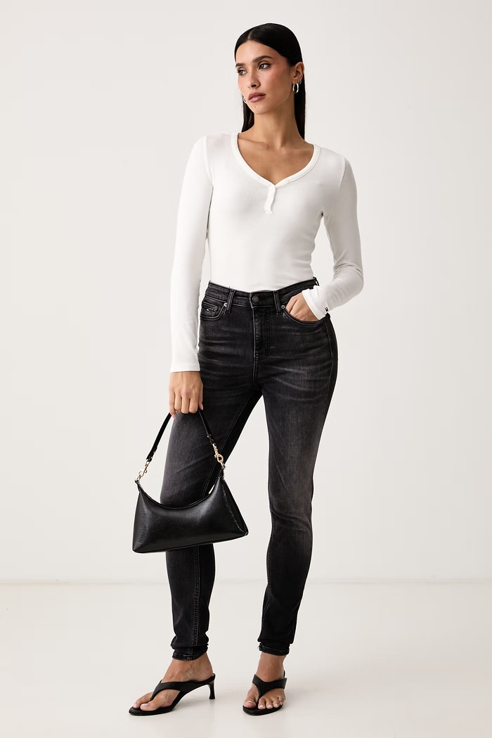 Tommy Jeans Longsleeve damski z wiskozą DW0DW23259 biały AW26