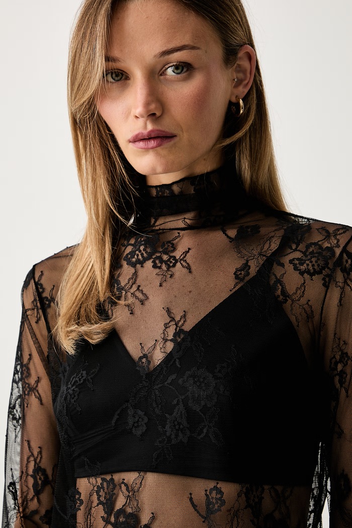 Patrizia Pepe bluzka damska koronkowa czarny 8M0349.J0050