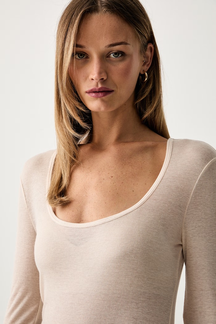 Patrizia Pepe longsleeve damski z wełną beżowy 8M0228.J0072