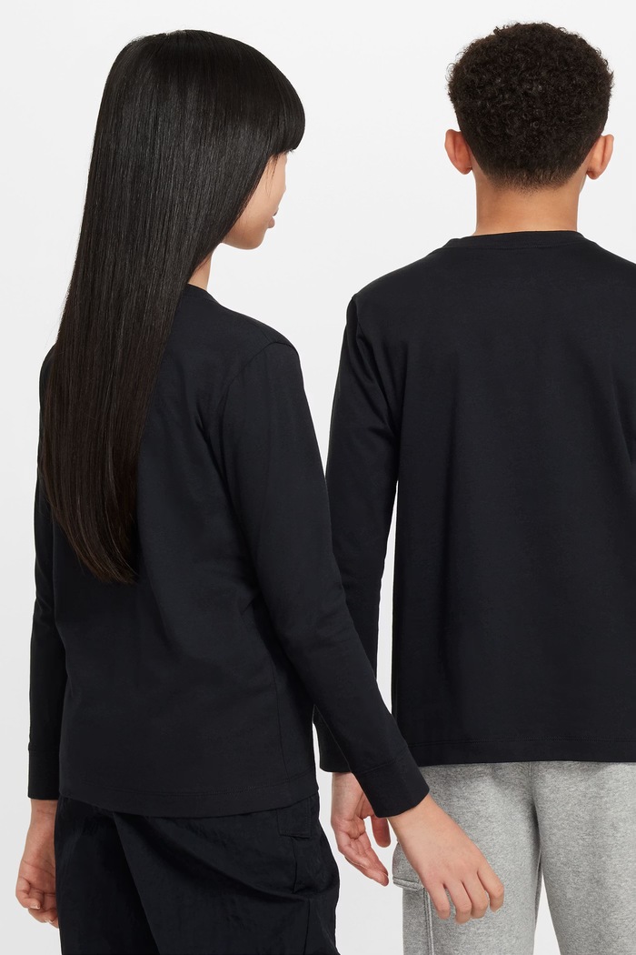 Nike Longsleeve dziecięcy bawełniany Nike Sportswear FZ4946 czarny AW26