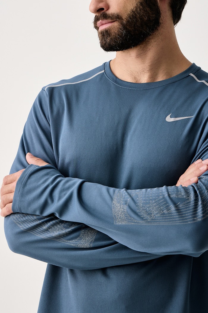 Longsleeve do biegania męski Miler UV Dri-FIT Nike IO1233.438 granatowy