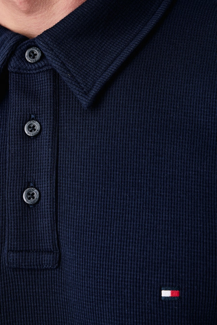 Longsleeve męski bawełniany z elastanem Tommy Hilfiger granatowy MW0MW44651