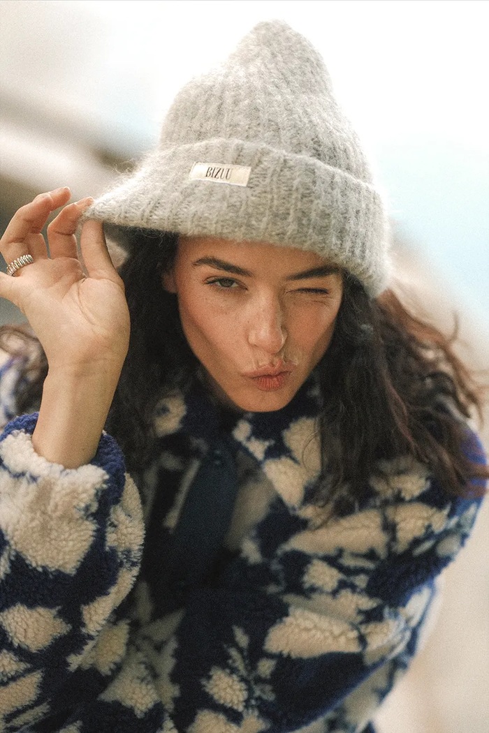 Czapka beanie damska z wełną BALBI BIZUU beżowy BALBI.BEZOWY