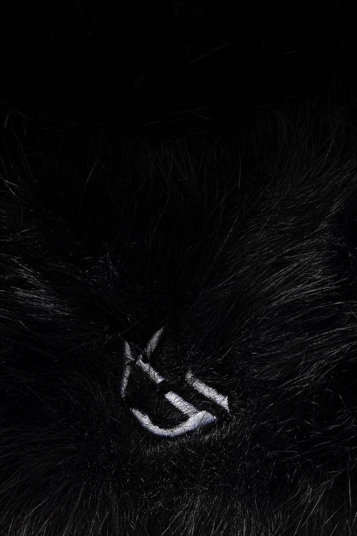 Karl Lagerfeld Jeans Kapa sa štitnicima za uši za žene B4W33119 crna AW26