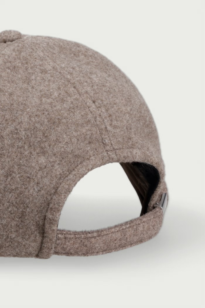 Akcesoria Calvin Klein czapka bejsbolówka damska LV04F5092G beżowy