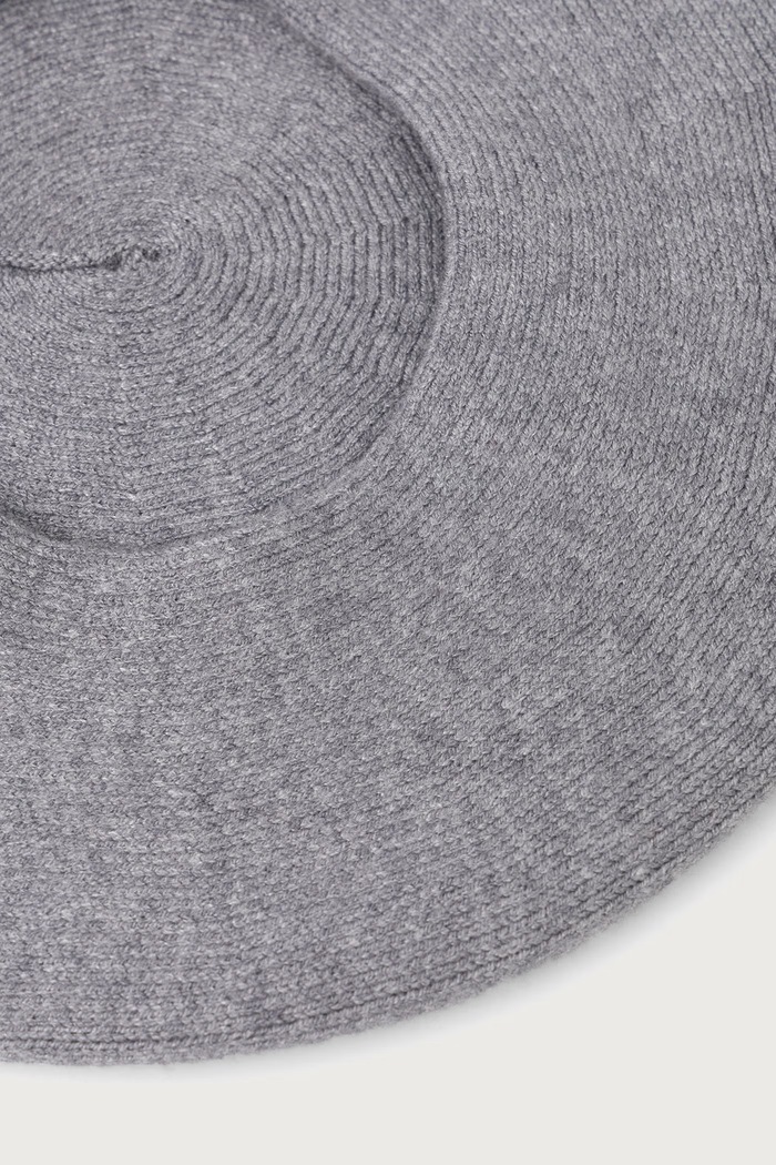 Akcesoria United Colors of Benetton Beret damski z wiskozy 6JNEVA00J szary