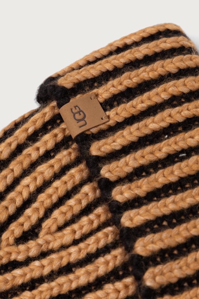 Akcesoria UGG Czapka beanie damska z dodatkiem wełny 105725 czarny