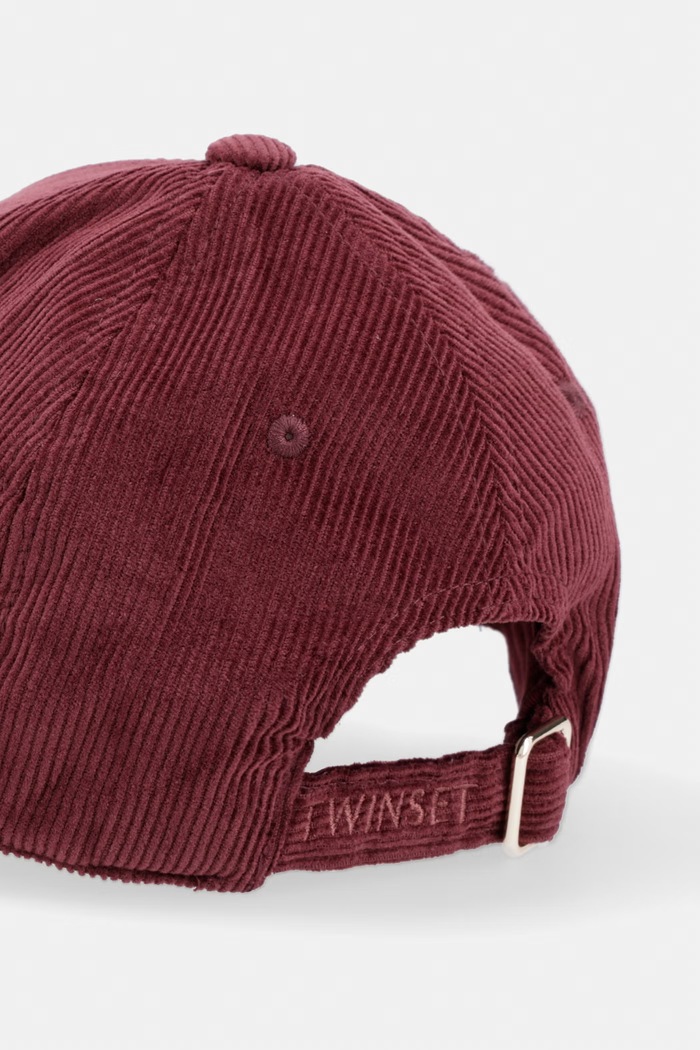 Accessori Twinset berretto con visiera da donna in velluto a coste 262TA4120 granata