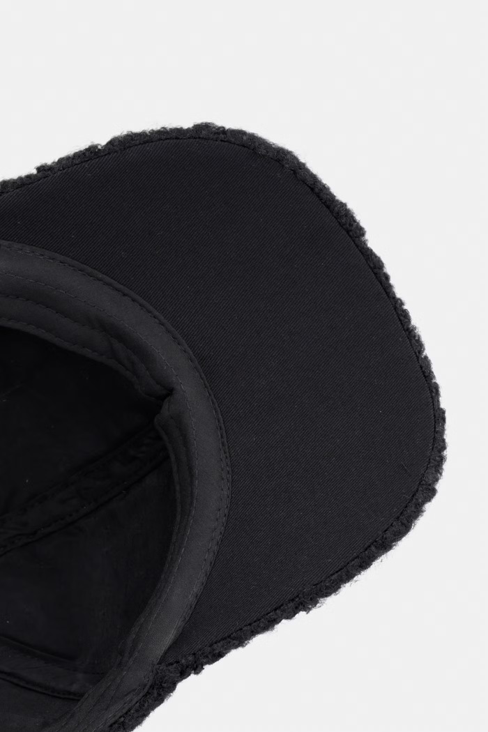 Guess čiapka so šiltom dámska AZHA čierna V6YZ06.W3269