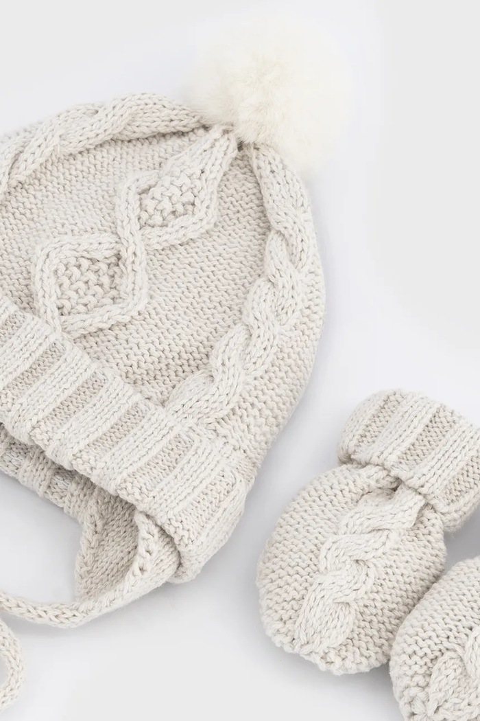 Mayoral Newborn Czapka z pomponem niemowlęca z bawełną 9120.1K.Newborn.9BY2 biały AW26