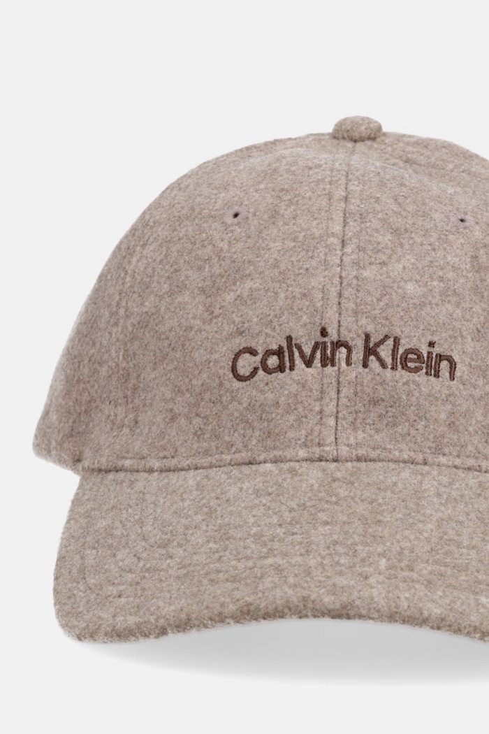 Calvin Klein czapka z daszkiem damska LV04D5131G brązowy AW26