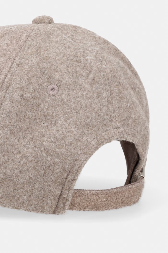 Akcesoria Calvin Klein czapka z daszkiem damska LV04D5131G brązowy