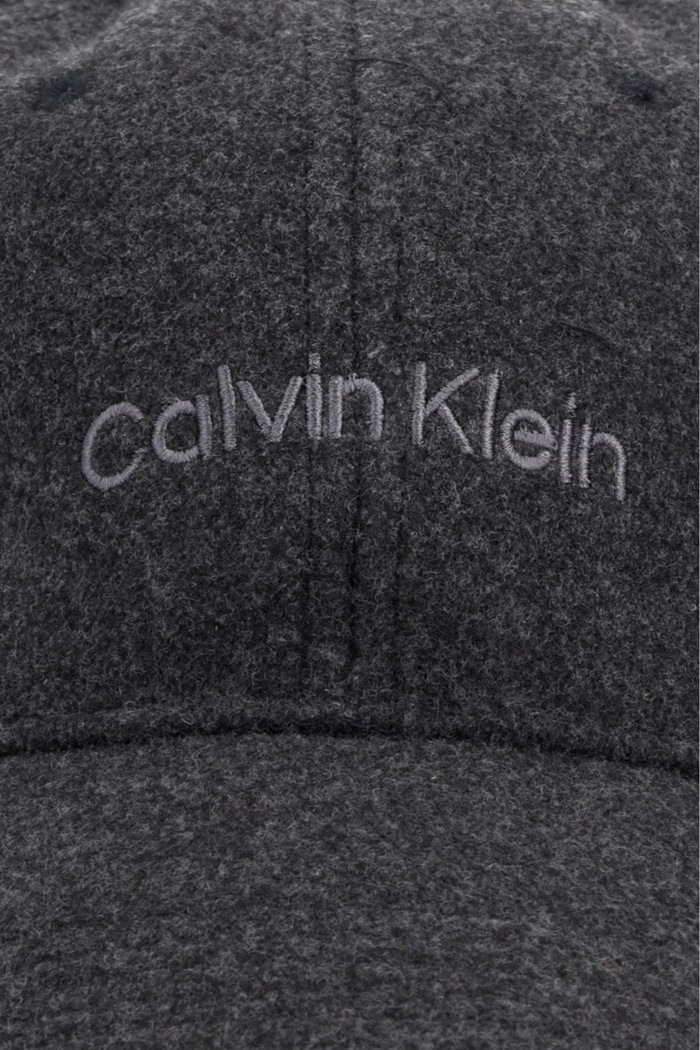 Calvin Klein czapka z daszkiem damska LV04D5131G czarny AW26
