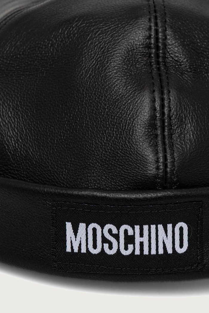 Moschino Czapka męska skórzana M5927.60811 czarny AW26