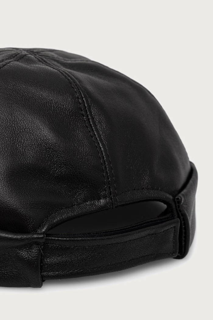 Czapka męska skórzana Moschino M5927.60811 czarny