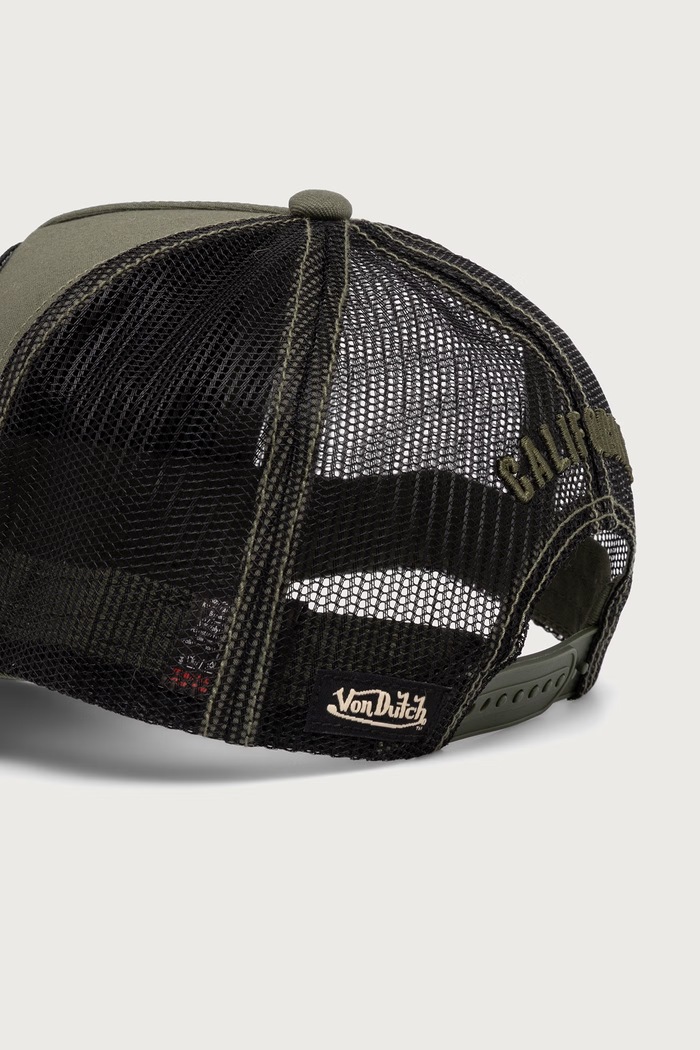 Akcesoria Von Dutch Czapka z daszkiem trucker z bawełną VD.0.CAS1.BULL.K zielony