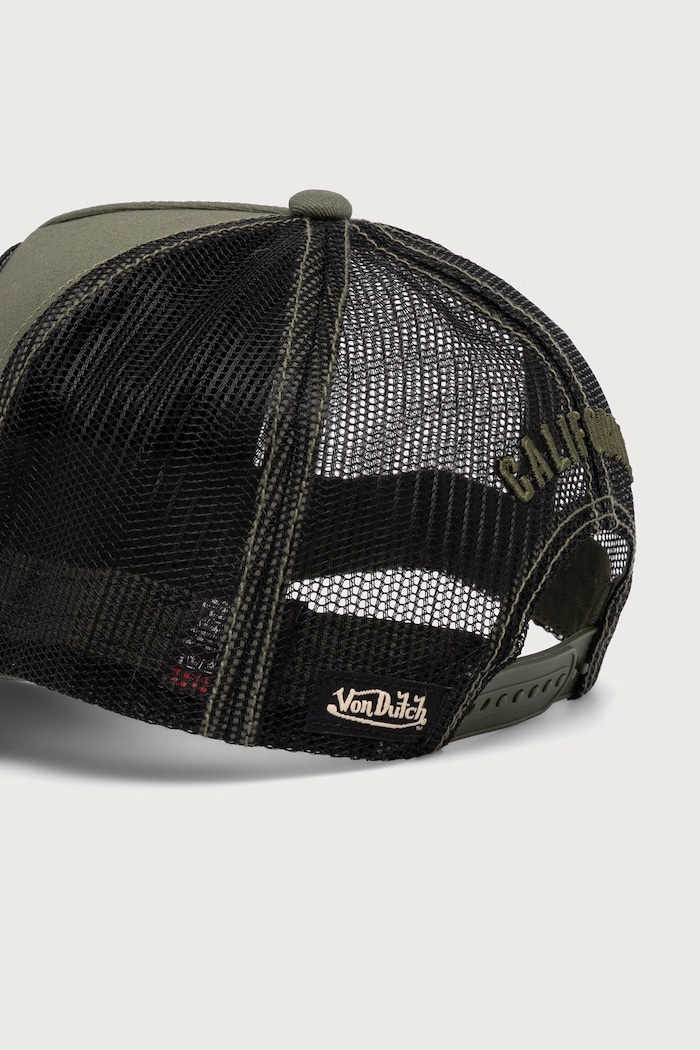 Akcesoria Von Dutch Czapka z daszkiem trucker z bawełną VD.0.CAS1.BULL.K zielony