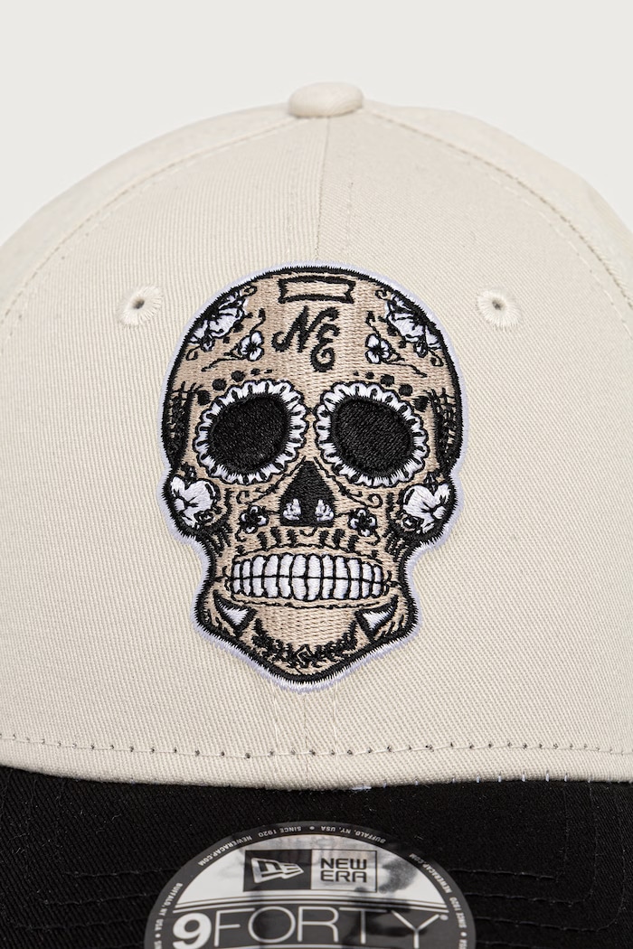New Era Czapka z daszkiem bawełniana NE SKULL 940 IVOBLK 60976204 beżowy AW26