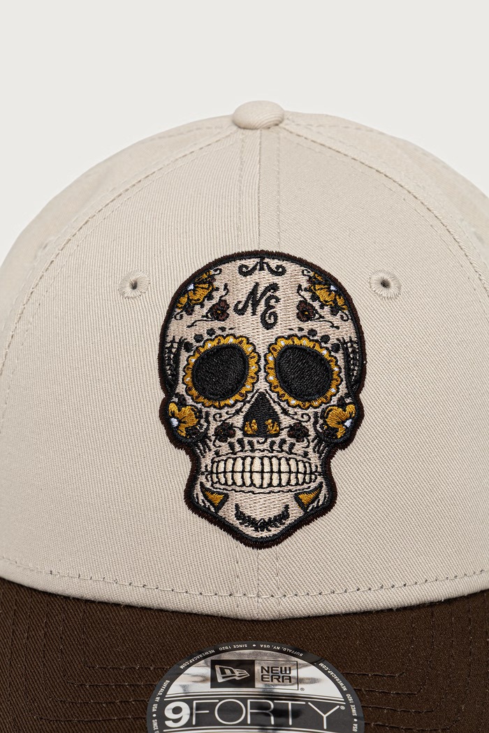 New Era Czapka z daszkiem bawełniana NE SKULL 940 STNABR 60976206 beżowy AW26
