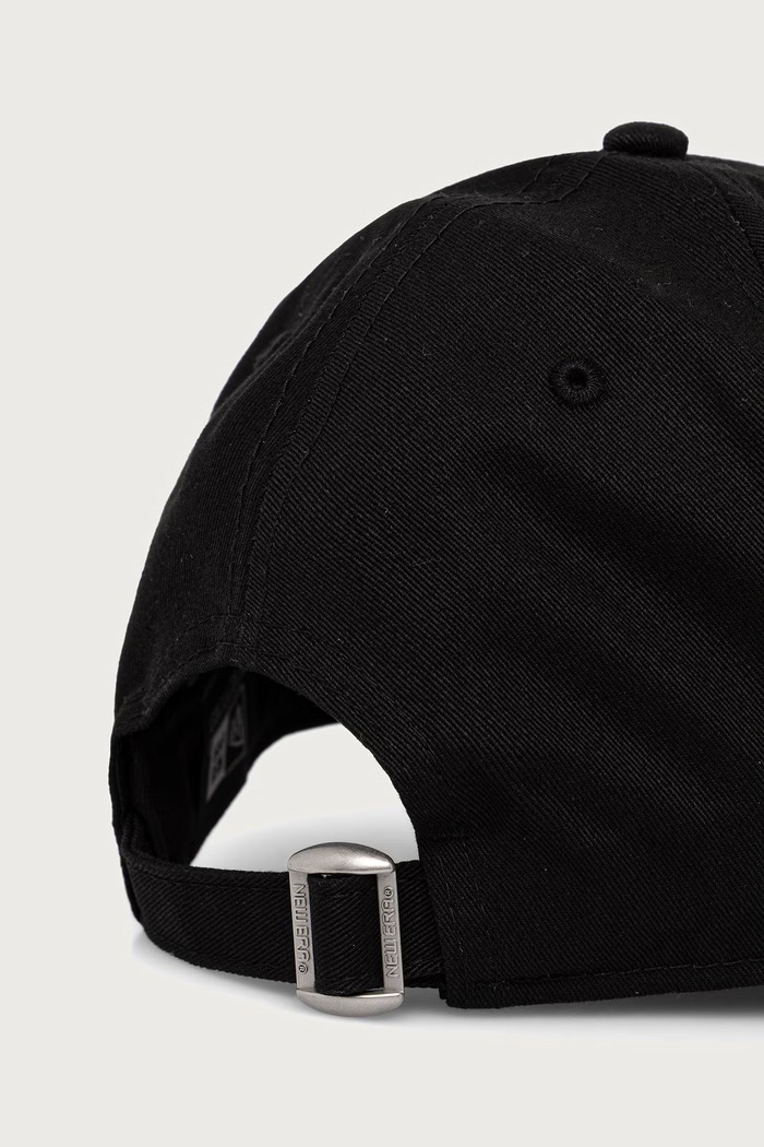 Akcesoria New Era Czapka z daszkiem bawełniana NE SKULL 940 BLK 60976212 czarny