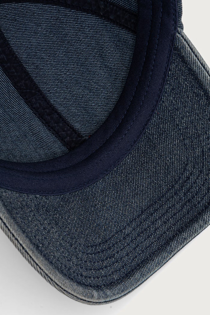 Profile Fox czapka bejsbolówka jeansowa Maison Kitsuné MRUAH04WD4025 niebieski