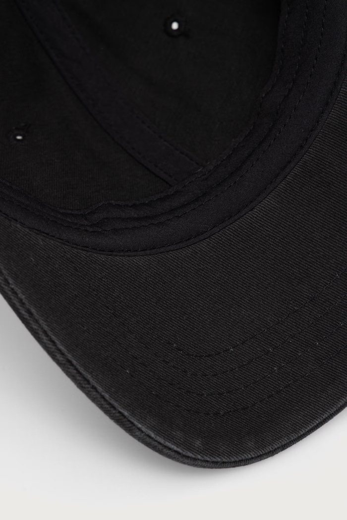 Levi's kapa sa šiltom traper ROCKRIDGE DAD crna 007YM.0001