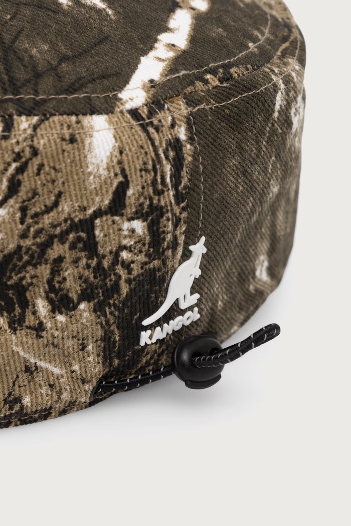 Czapka z daszkiem z bawełną INTERLOCK PILLBOX Kangol K5504.NC201 zielony