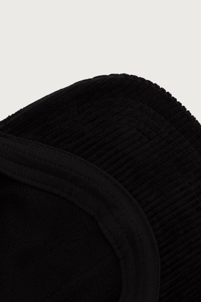 Czapka z daszkiem sztruksowa COZY CORD EARFLAP BB Kangol czarny K5470.BK001