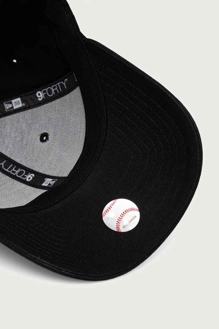 New Era czapka z daszkiem bawełniana METALLIC OUTLINE 9FORTY® czarny 60915768