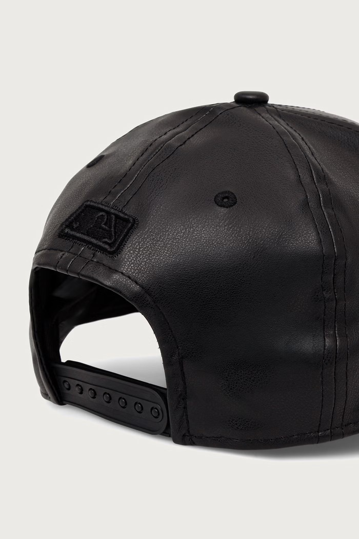 Akcesoria New Era czapka bejsbolówka DIAMANTE PU 9FORTY® MC 60915811 czarny