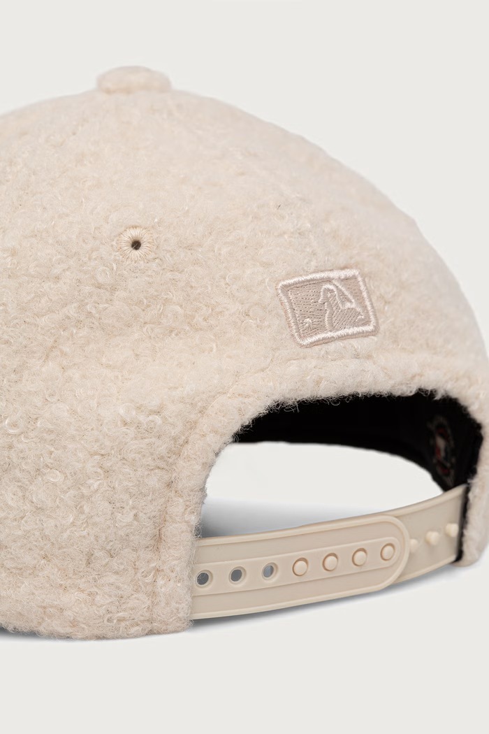 New Era czapka z daszkiem WINTER BORG 9FORTY® MC 60915791 beżowy AW26