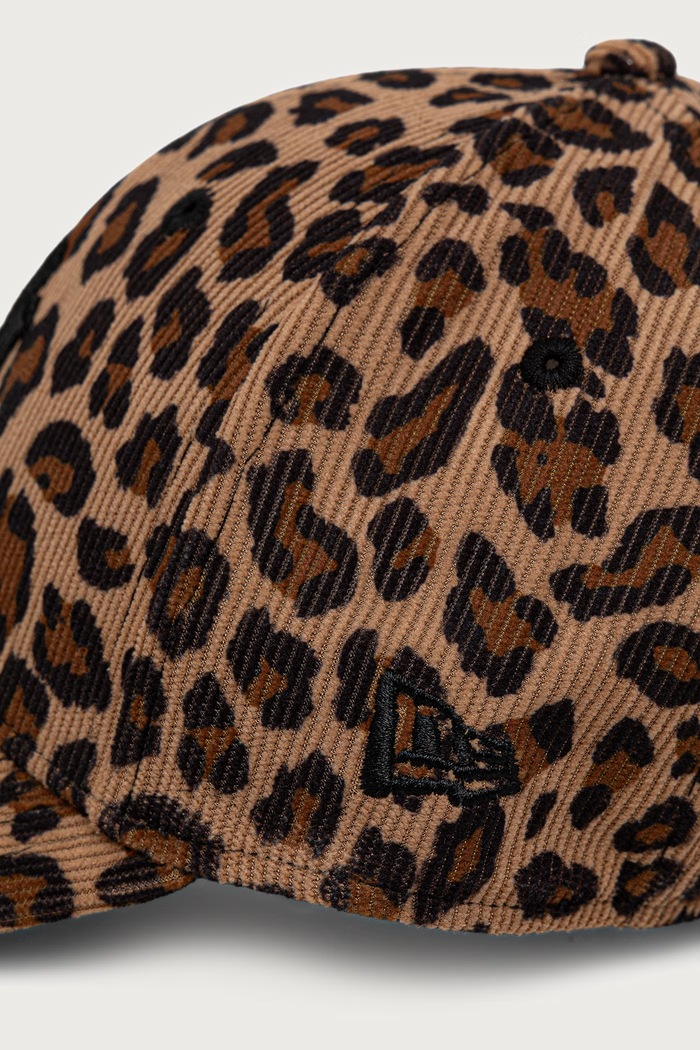 New Era czapka z daszkiem sztruksowa LEOPARD CORD 9FORTY® 60915775 brązowy AW26