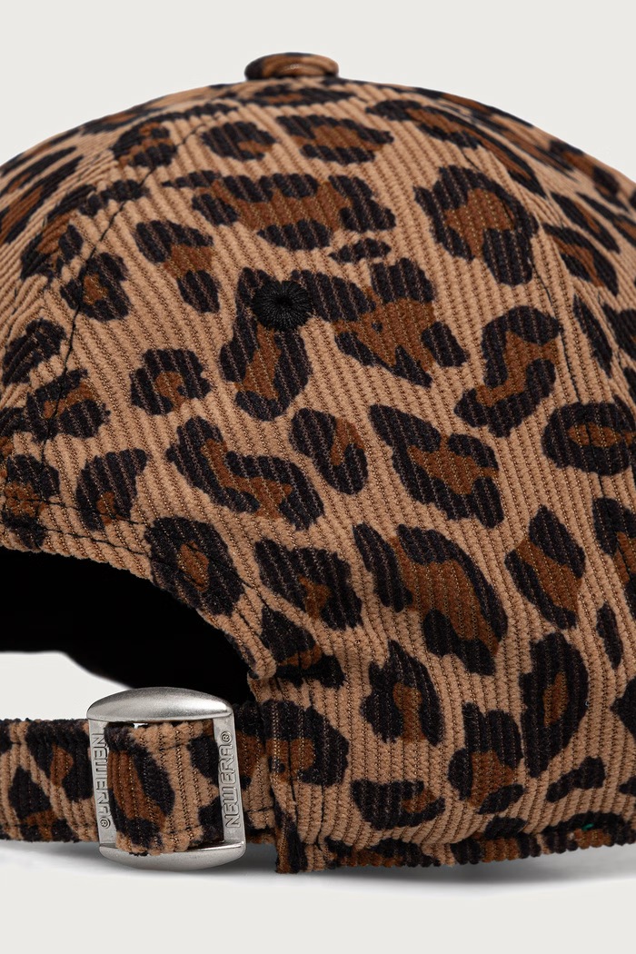 Akcesoria New Era czapka z daszkiem sztruksowa LEOPARD CORD 9FORTY® 60915775 brązowy