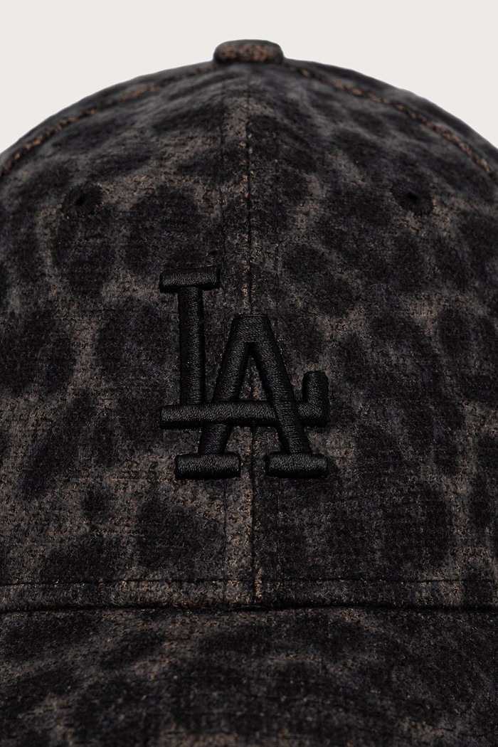 New Era czapka bejsbolówka COSY LEOPARD 9FORTY® 60915728 czarny AW26