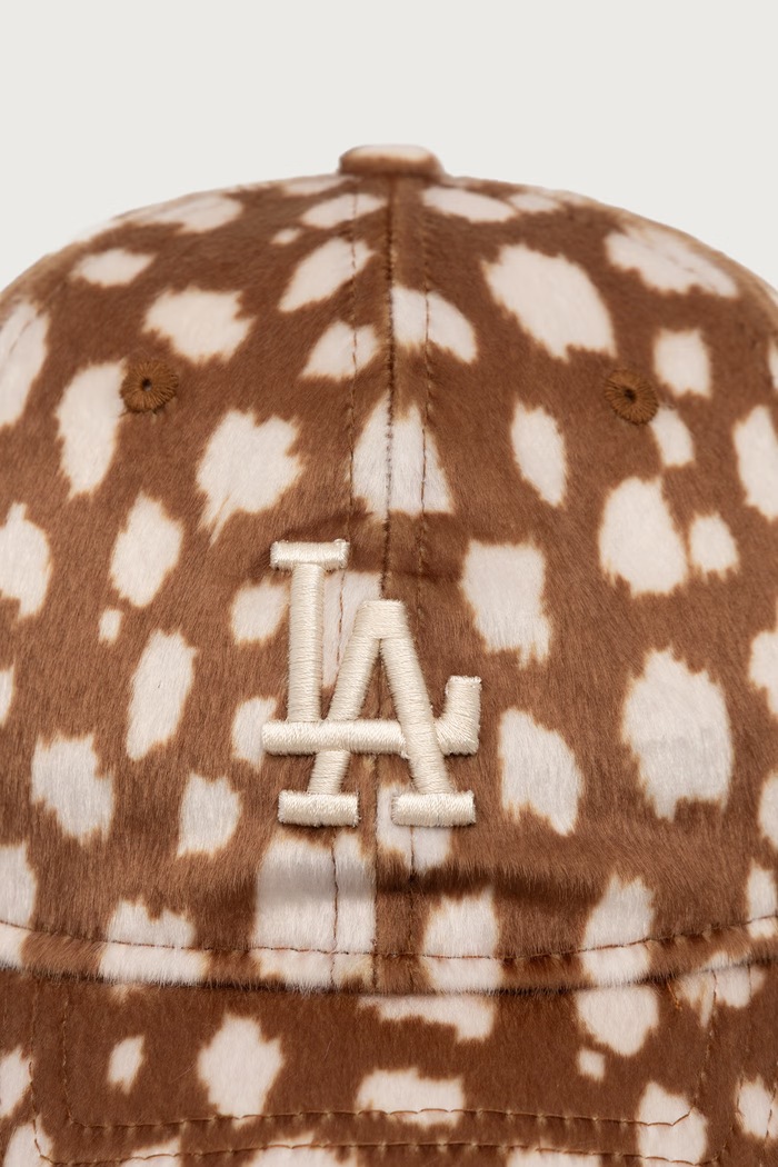 New Era Czapka z daszkiem trucker ANIMAL PRINT 9TWENTY® 60844105 brązowy AW26
