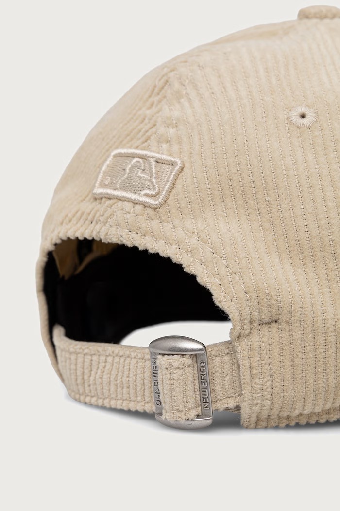 New Era czapka z daszkiem sztruksowa CORD 9FORTY® MC 60916000 beżowy AW26