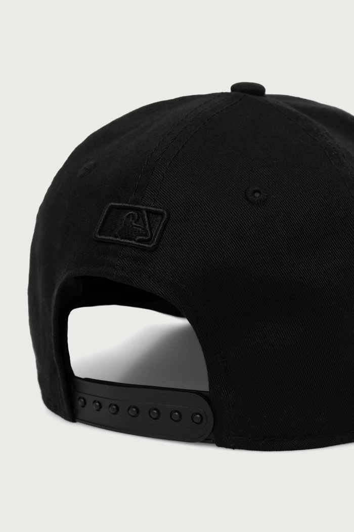 Akcesoria New Era czapka bejsbolówka bawełniana 9FORTY® MC 60915963 czarny