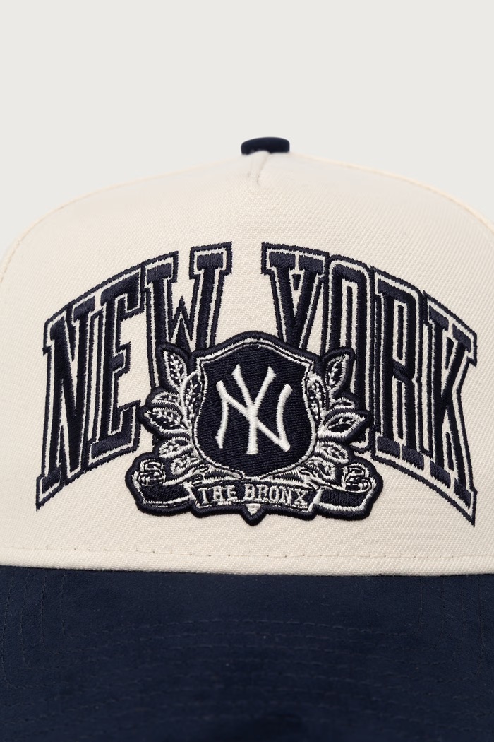 New Era czapka z daszkiem WORDMARK SUEDE E-FRAME 60915950 beżowy AW26