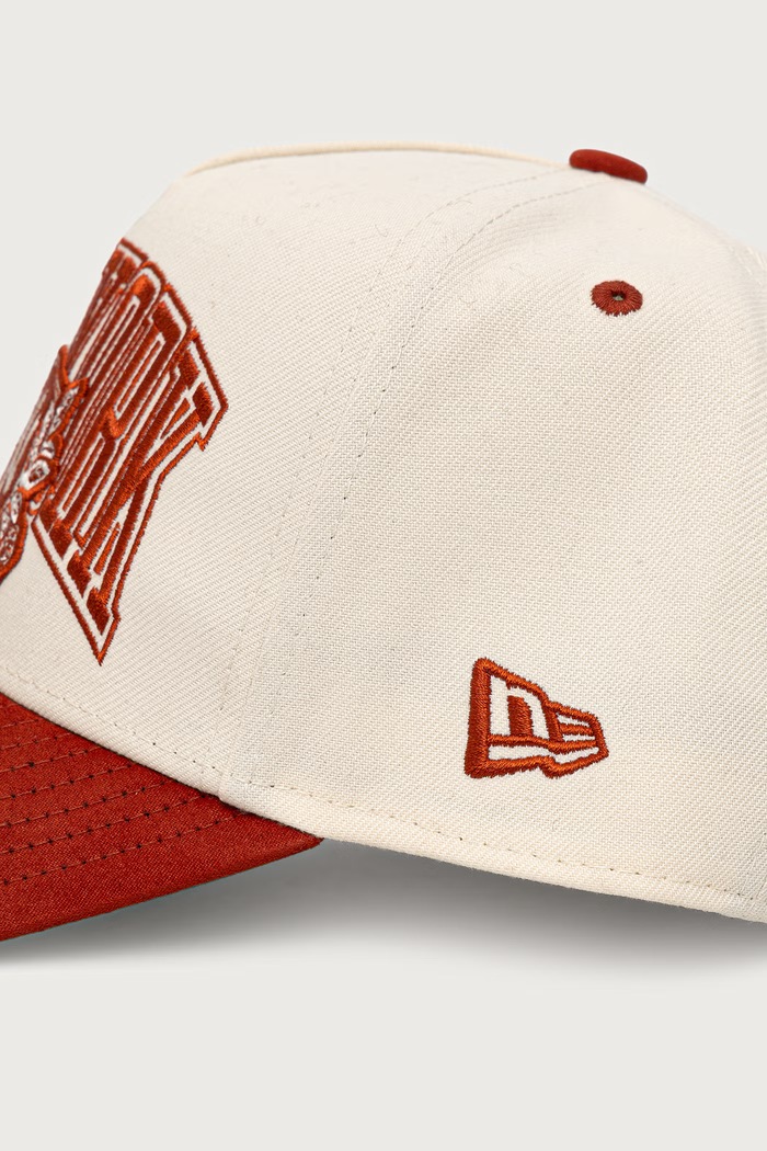 New Era czapka z daszkiem bawełniana WORDMARK SUEDE E-FRAME 60915997 beżowy AW26